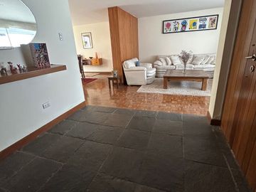 SAN ISIDRO HERMOSA CASA CON JARDIN