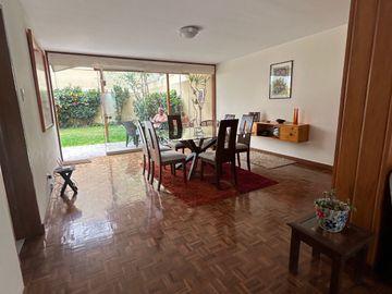 SAN ISIDRO HERMOSA CASA CON JARDIN