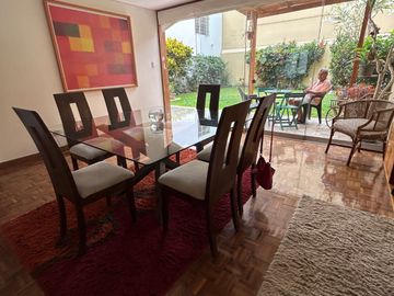 SAN ISIDRO HERMOSA CASA CON JARDIN