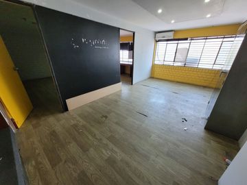 ALQUILO OFICINA EN PISO 2 – SAN LUIS AV. ROSA TORO  - ZONA COMERCIAL