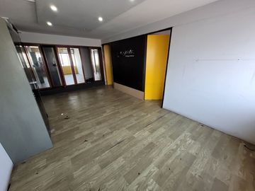 ALQUILO OFICINA EN PISO 2 – SAN LUIS AV. ROSA TORO  - ZONA COMERCIAL