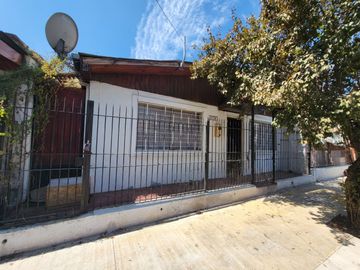 SE VENDE CASA PARADERO 19 DE SANTA ROSA, COMUNA LA GRANJA.