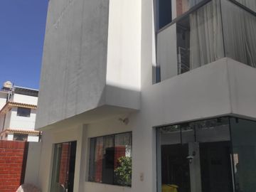 Vendo linda casa urb. privada de cerro colorado, cerca city center $ 365,000 negociable