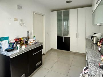 VENDO LINDA Y EXCLUSIVA CASA EN LA ENCANTADA DE VILLA - CONDOMINIO - 4 DORMITORIOS - TERRAZA - JARDÍN - 2 COCHERAS