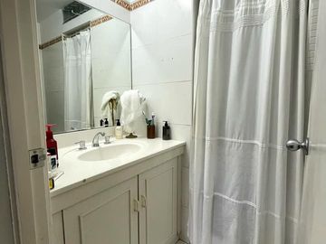 VENDO LINDA Y EXCLUSIVA CASA EN LA ENCANTADA DE VILLA - CONDOMINIO - 4 DORMITORIOS - TERRAZA - JARDÍN - 2 COCHERAS