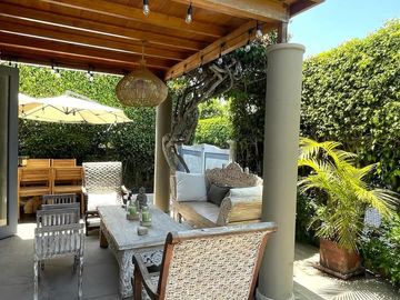 VENDO LINDA Y EXCLUSIVA CASA EN LA ENCANTADA DE VILLA - CONDOMINIO - 4 DORMITORIOS - TERRAZA - JARDÍN - 2 COCHERAS