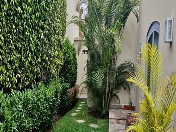 VENDO LINDA Y EXCLUSIVA CASA EN LA ENCANTADA DE VILLA - CONDOMINIO - 4 DORMITORIOS - TERRAZA - JARDÍN - 2 COCHERAS