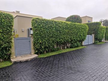 VENDO LINDA Y EXCLUSIVA CASA EN LA ENCANTADA DE VILLA - CONDOMINIO - 4 DORMITORIOS - TERRAZA - JARDÍN - 2 COCHERAS