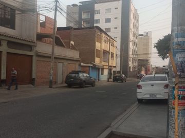 VENTA DE CASA COMO TERRENO EN EXCELENTE ZONA DE SJM