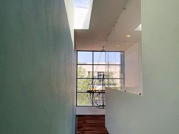 250.69 m² de terreno | 357 m² de construcción | 3 recámaras | 3.5 baños | Vista espectacular