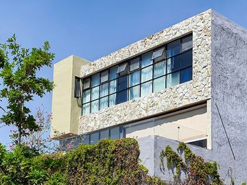 250.69 m² de terreno | 357 m² de construcción | 3 recámaras | 3.5 baños | Vista espectacular