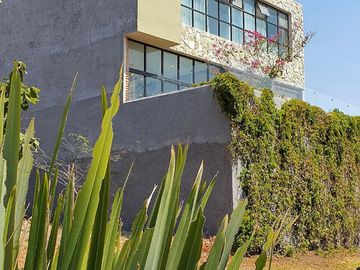 250.69 m² de terreno | 357 m² de construcción | 3 recámaras | 3.5 baños | Vista espectacular