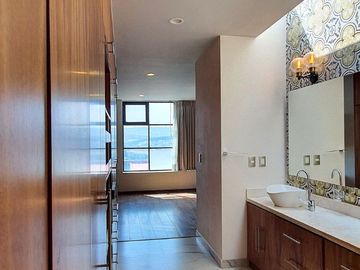 250.69 m² de terreno | 357 m² de construcción | 3 recámaras | 3.5 baños | Vista espectacular