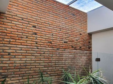 250.69 m² de terreno | 357 m² de construcción | 3 recámaras | 3.5 baños | Vista espectacular