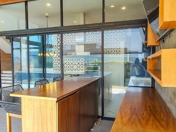 250.69 m² de terreno | 357 m² de construcción | 3 recámaras | 3.5 baños | Vista espectacular