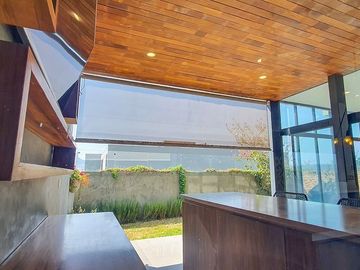 250.69 m² de terreno | 357 m² de construcción | 3 recámaras | 3.5 baños | Vista espectacular