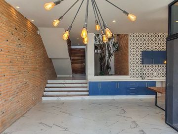 250.69 m² de terreno | 357 m² de construcción | 3 recámaras | 3.5 baños | Vista espectacular