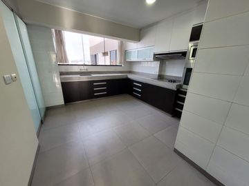 EXCELENTE DEPARTAMENTO DE 2 DORMITORIOS EN BARRANCO –  EDIFICIO SCORPIO –