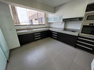 EXCELENTE DEPARTAMENTO DE 2 DORMITORIOS EN BARRANCO –  EDIFICIO SCORPIO –