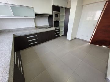 EXCELENTE DEPARTAMENTO DE 2 DORMITORIOS EN BARRANCO –  EDIFICIO SCORPIO –