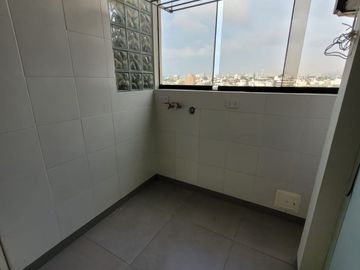 EXCELENTE DEPARTAMENTO DE 2 DORMITORIOS EN BARRANCO –  EDIFICIO SCORPIO –