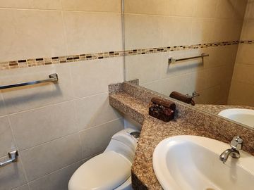¡Alquilo Departamento Totalmente Amoblado Planta Baja Con Terraza Privada!