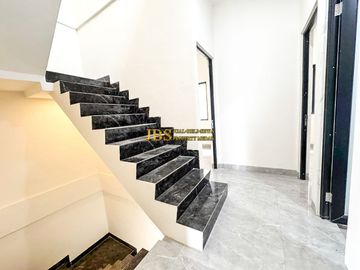 Jual Villa Siap Huni di Komplek Katamso Palace Jl. Perbatasan Medan
