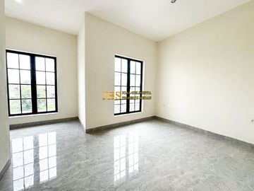Jual Villa Siap Huni di Komplek Katamso Palace Jl. Perbatasan Medan