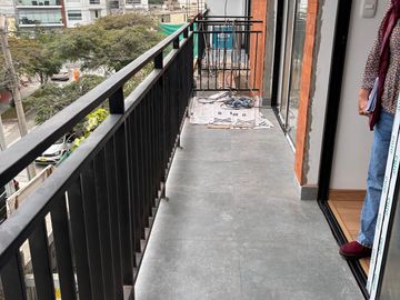 VENDO LINDO DUPLEX DE ESTRENO EN CALLE TRANQUILA EN SURCO ACABADO DE PRIMERA