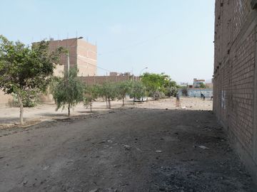 Terreno Urbano Esquina Frente A Parque En Puente Piedra Calle Los Jazmines Gran Oportunidad