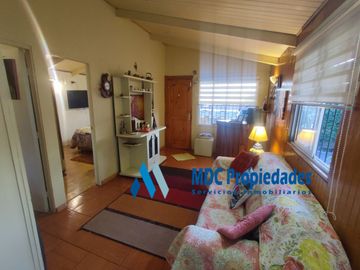 Casa con 3 dormitorios y 2 baños, terreno de 476 m2.