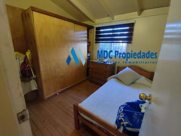Casa con 3 dormitorios y 2 baños, terreno de 476 m2.