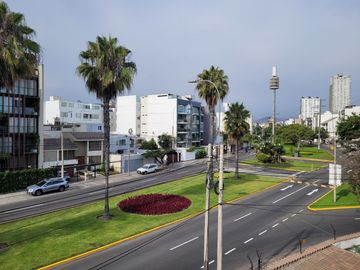 VENDO DEPARTAMENTO EN MIRAFLORES –  URBANIZACIÓN LA AURORA – AV. VILLARAN