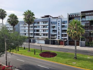 VENDO DEPARTAMENTO EN MIRAFLORES –  URBANIZACIÓN LA AURORA – AV. VILLARAN