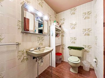 Casa De 2 Pisos En Venta En Esquina En Surco