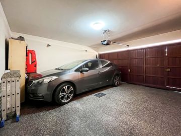 Casa De 2 Pisos En Venta En Esquina En Surco