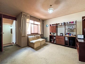 Casa De 2 Pisos En Venta En Esquina En Surco