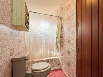 Casa De 2 Pisos En Venta En Esquina En Surco
