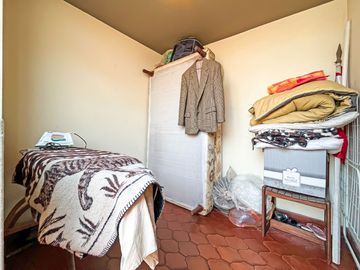 Casa De 2 Pisos En Venta En Esquina En Surco
