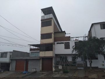 Se Vende Casa de 4 Pisos + Azotea en Villa Maria del Triunfo