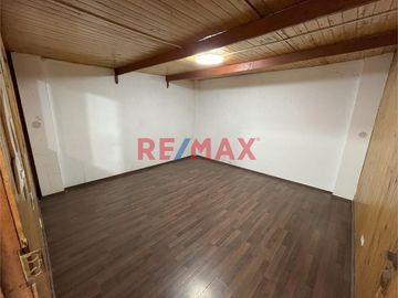 Venta De Local Comercial-A Una Cuadra Del Mercado La Hermelinda At.1943M2