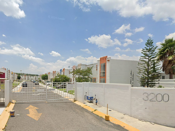 BONITA CASA EN VENTA DE RECUPERACION BANCARIA UBICADO EN AV. PIE DE LA CUESTA 3200