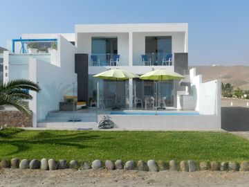 CASA EN PRIMERA FILA PLAYA PUNTA CORRIENTES