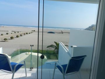CASA EN PRIMERA FILA PLAYA PUNTA CORRIENTES