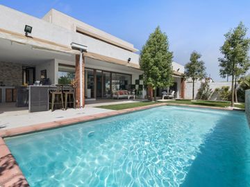 Casa en venta 5D Y 4D Piscina y quincho en Chamisero Chicureo