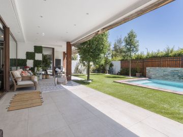 Casa en venta 5D Y 4D Piscina y quincho en Chamisero Chicureo