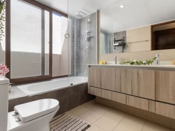 Casa en venta 5D Y 4D Piscina y quincho en Chamisero Chicureo