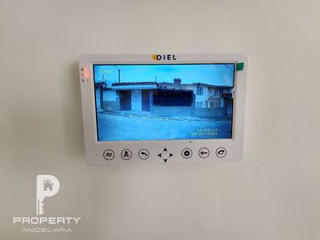 Casa POR ESTRENAR 300 m2 de terreno 3 dormitorios 6 parqueaderos Cashapamba Valle de los Chillos
