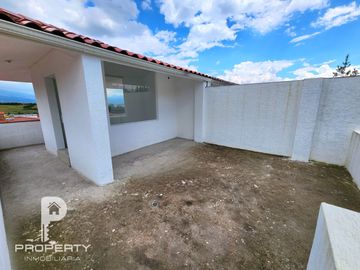 Casa POR ESTRENAR 300 m2 de terreno 3 dormitorios 6 parqueaderos Cashapamba Valle de los Chillos