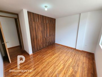 Casa POR ESTRENAR 300 m2 de terreno 3 dormitorios 6 parqueaderos Cashapamba Valle de los Chillos
